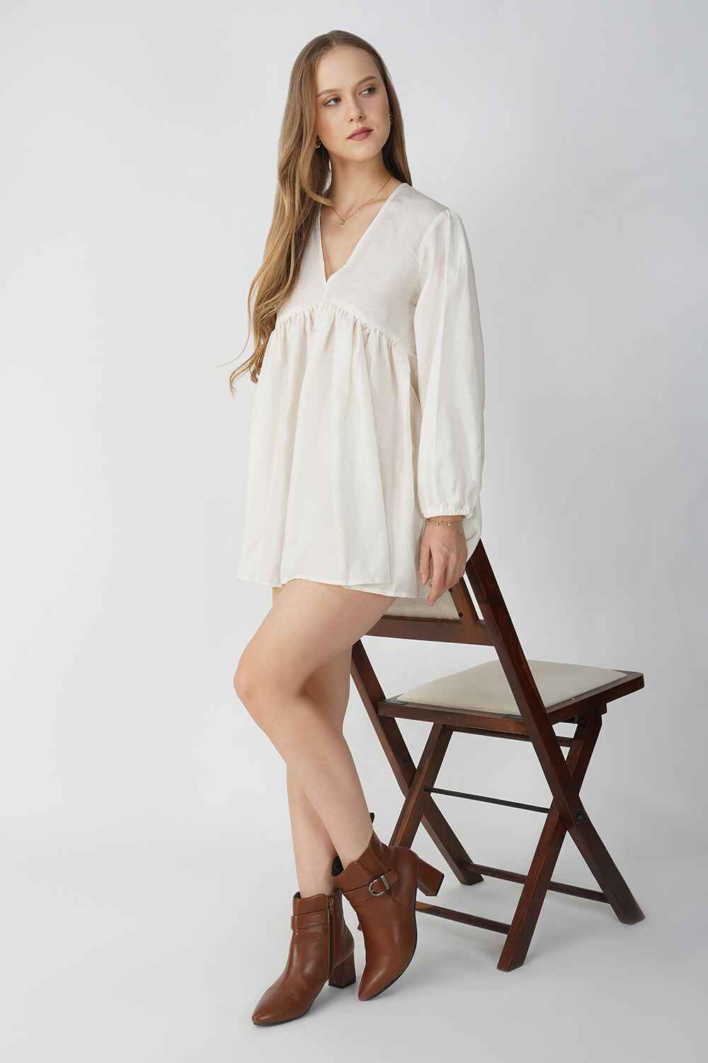 Model wearing a chic off-white linen cotton short dress with a relaxed, everyday style.