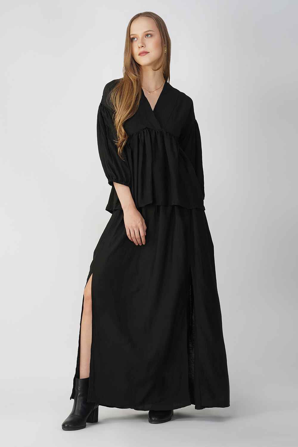 Black midi skirt with front slits and a flowy design.